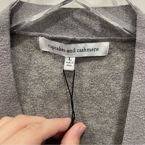 Cupcakes & Cashmere Cheyenne Leopard Jacquard Cardigan Sweater Lightweight Grey - Picture 5 of 11